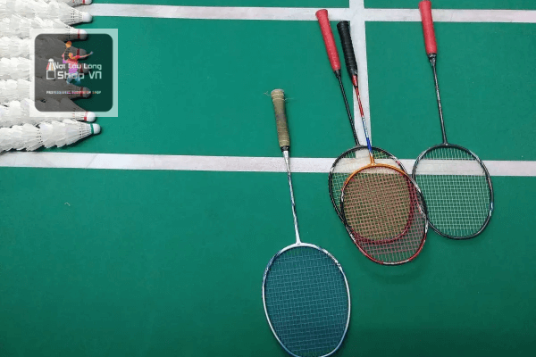 Các cách kiểm tra vợt cầu lông chính hãng