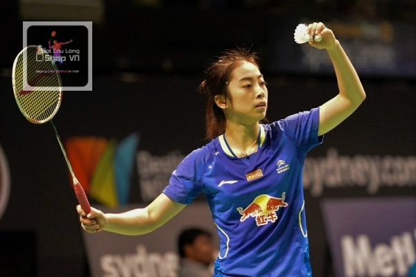 kỹ thuật phát cầu trái tay