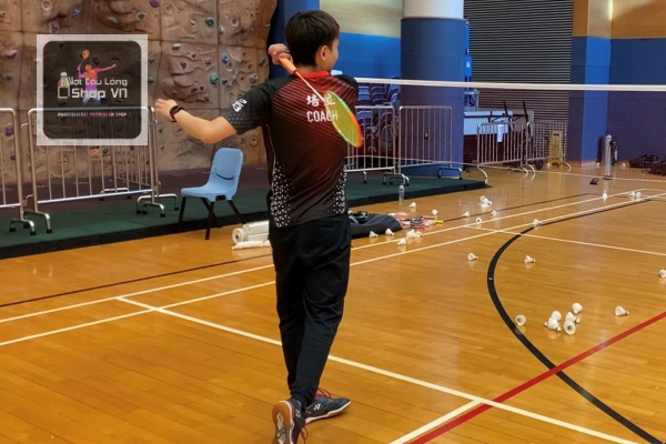 cách phát cầu lông