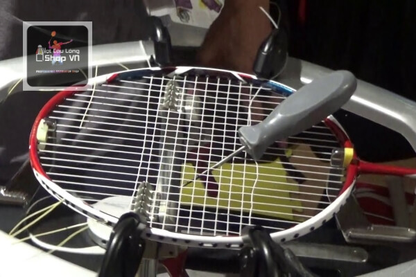 Cách đan vợt cầu lông