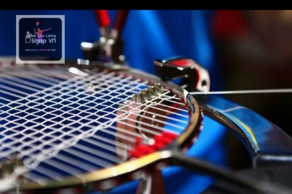 căng vợt cầu lông