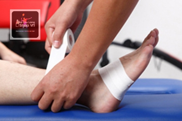 Cách quấn băng cổ chân
