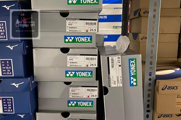 phân biệt giày nội địa và hàng công ty