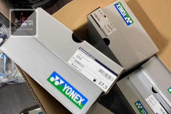 phân biệt giày nội địa và hàng công ty