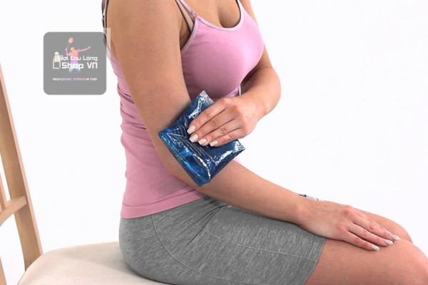 Nên làm gì khi đau khuỷu tay khi chơi cầu lông