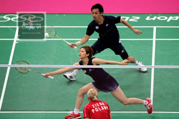 chơi cầu lông đôi