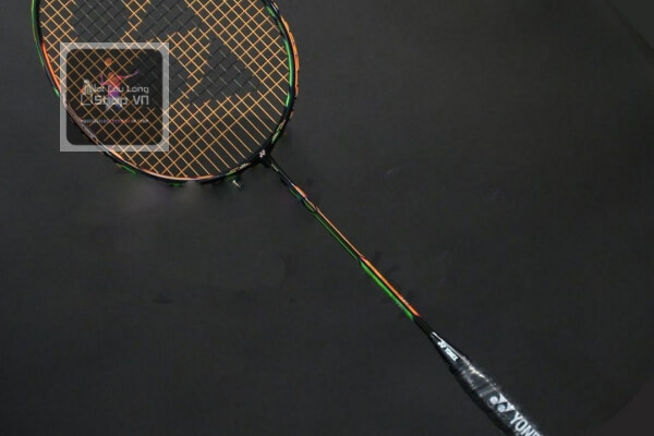 Nên chọn mua vợt lining hay yonex