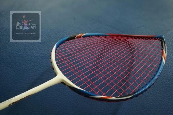 Có nên cắt lưới khi vợt bị uốn cong