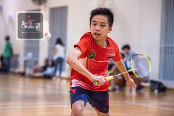 Vì sao nên mua vợt cầu lông phù hợp cho trẻ em