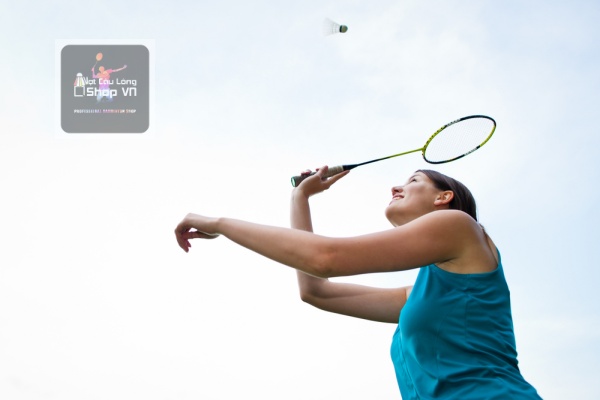 Phụ nữ chơi cầu lông tay có to không