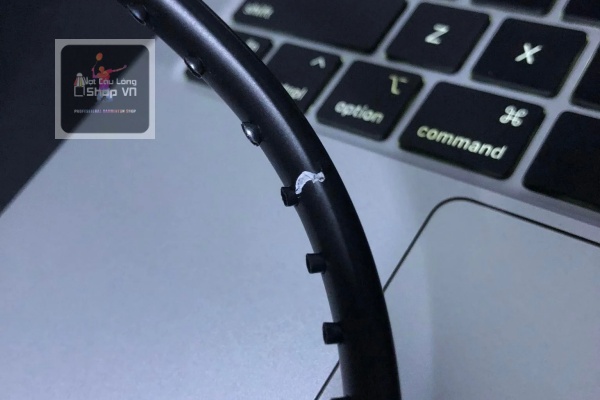 Vợt cầu lông bị xước sơn có nghiêm trọng không