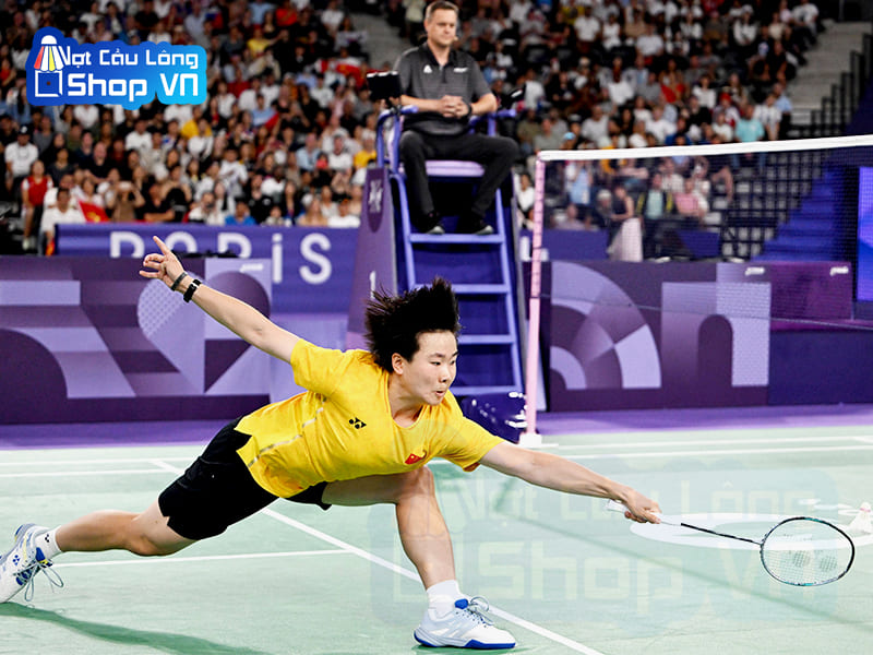 He Bingjiao hiện đang là tay vợt số 2 Trung Quốc, Á quân cầu lông Olympic 2024 là niềm hi vọng của cầu lông "Đất nước tỉ dân" ở những giải đấu hàng đầu trên thế giới.