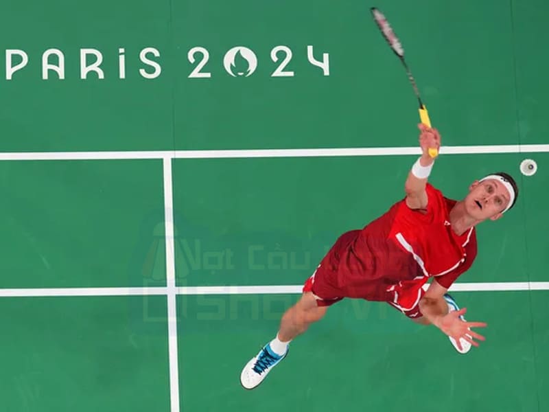 Viktor Axelsen thằng 2 set áp đảo Kunlavut Vitidsarn