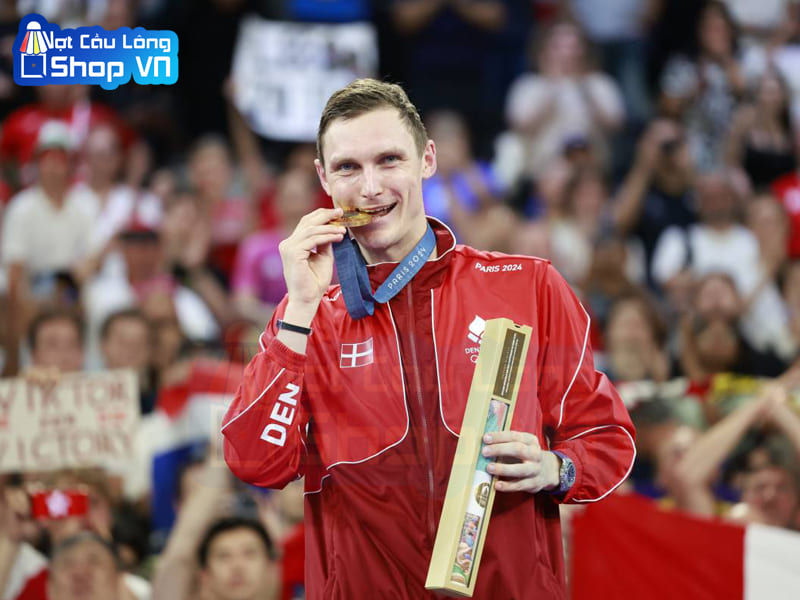 Đương kim số 2 thế giới Viktor Axelsen đã bảo vệ thành công tấm HCV