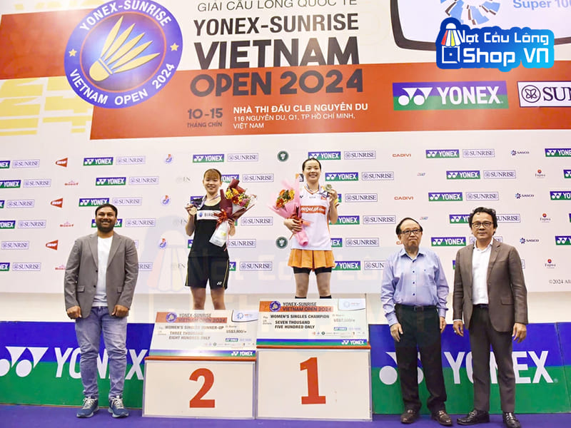 Đương kim vô địch Nguyễn Thùy Linh đã bảo vệ thành công ngôi số 1 đơn nữ trước tay vợt Kaoru Sugiyam tại Vietnam Open 2024